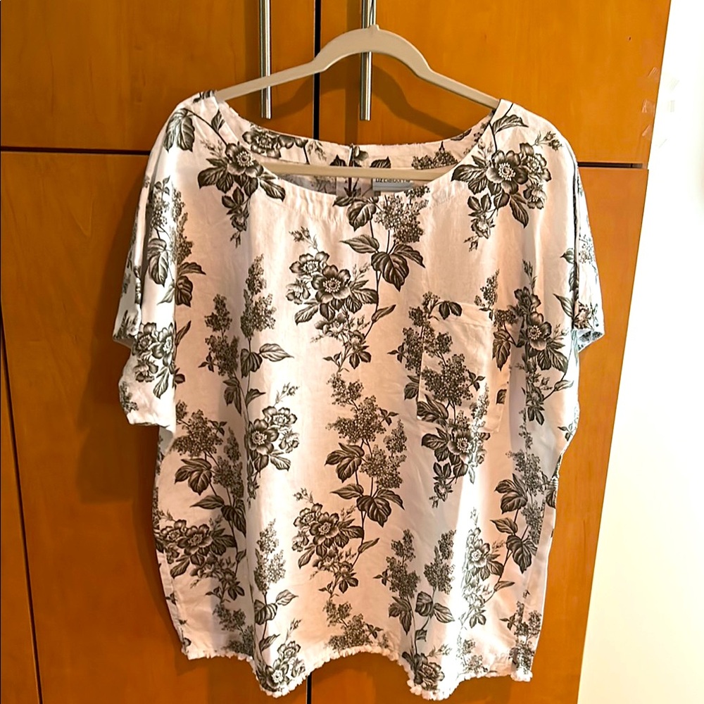 Liz Claiborne Olive Green and White Boxy Short Sleeve Blouse.